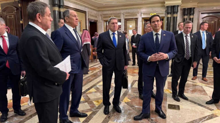 riyadda-rusya-ve-abd-heyetleri-arasindaki-gorusmeler-sona-erdi-3MBBblQ3.jpg