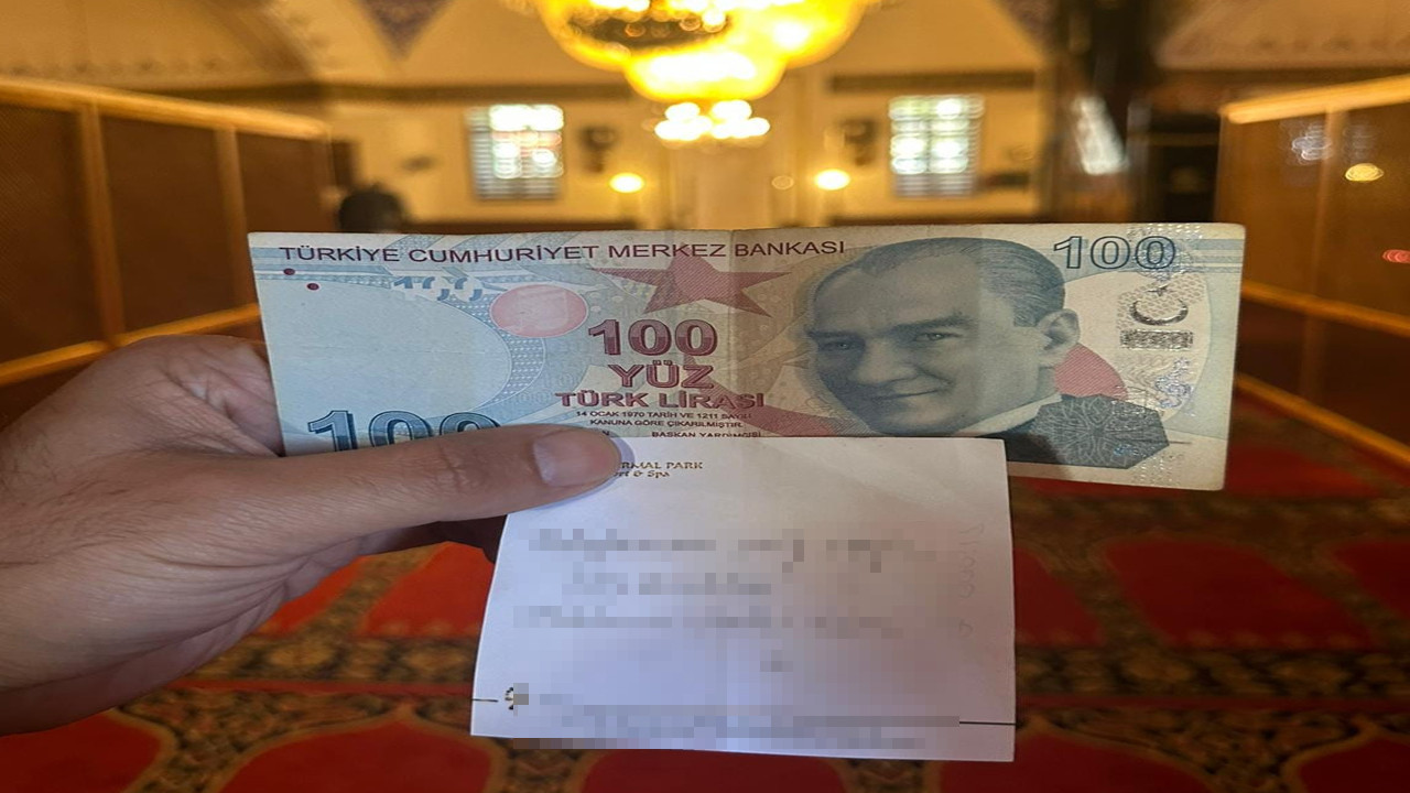 Yıldırım Bayezid Camii’nde Dikkat Çeken Olay: 100 TL’lik Helallik Notu