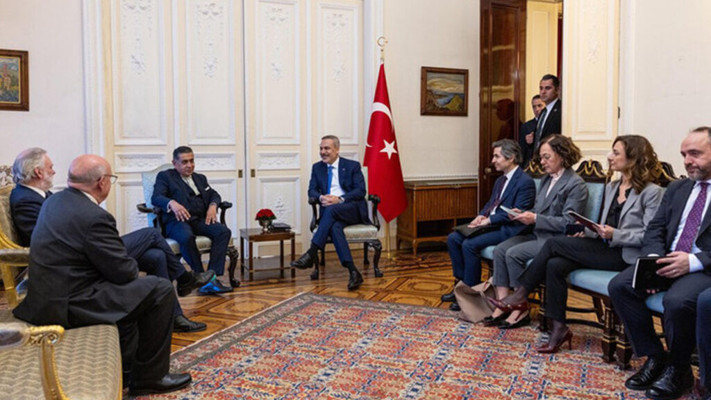 bakan-fidandan-ingilterede-kritik-temaslar-BZQ7heZw