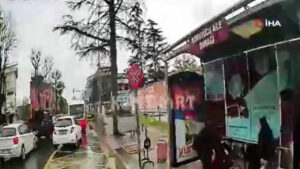 halk-otobusu-soforu-guzergah-degistirip-hayat-kurtardi-Cx2MaOez