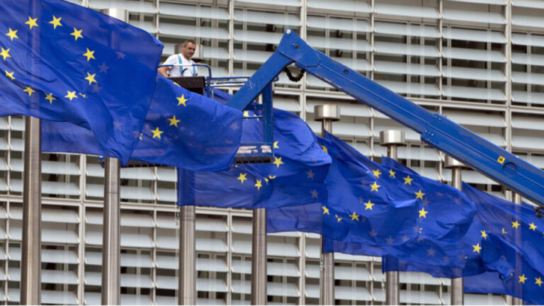 euro-bolgesinde-sinirli-buyume-VlMPZVyF